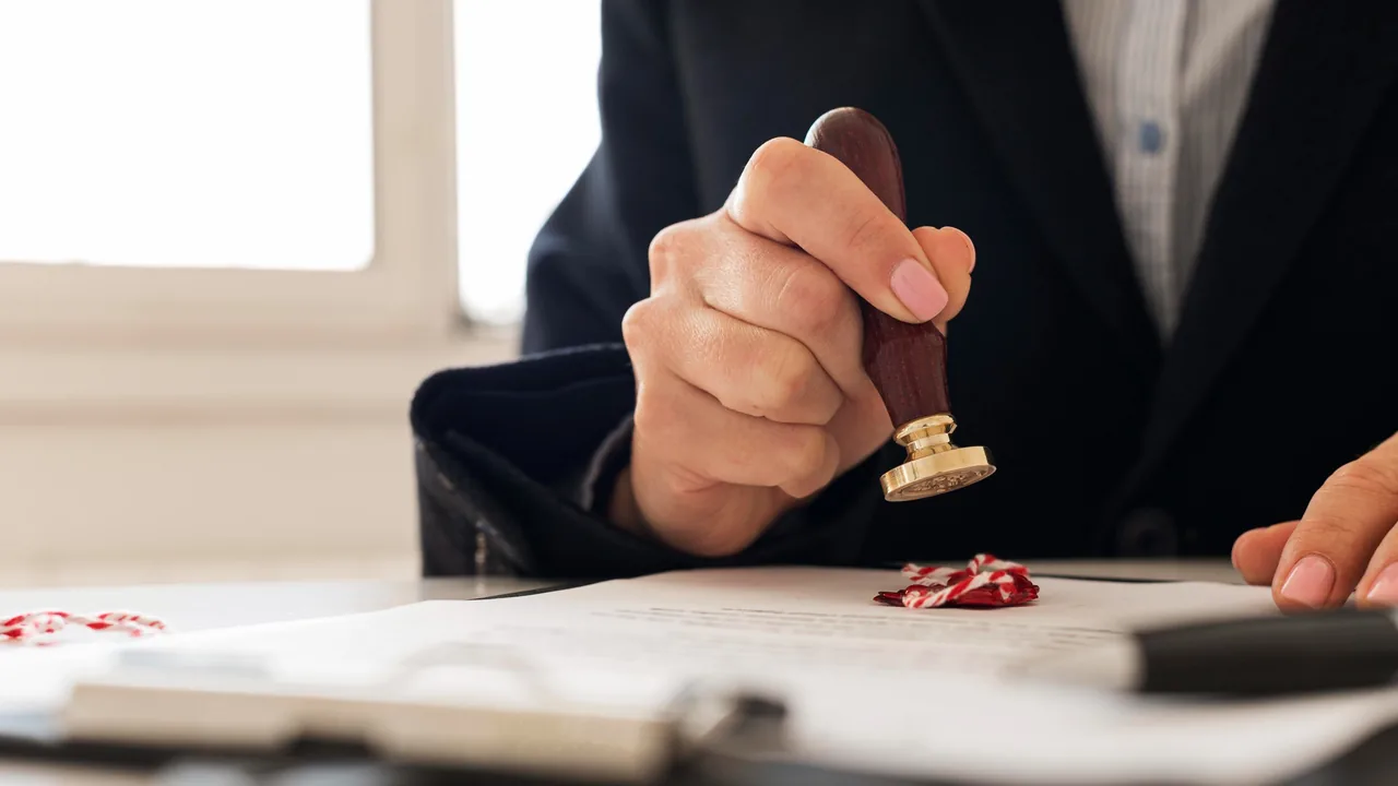 Officiële stempel onder een beëdigde vertaling voor apostille richting Canada