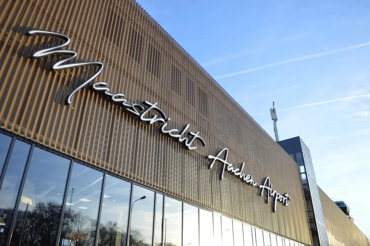 Het hoofdkantoor van Beëdigd Vertaler Portugees op Maastricht Aachen Airport